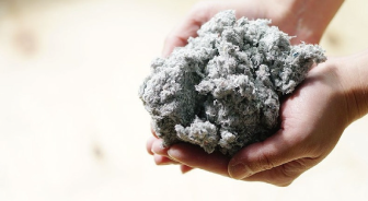 セルロースファイバーの原材料は約80％が新聞紙