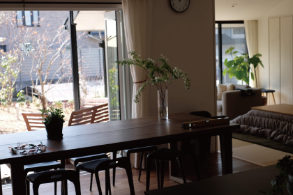 草花を愛でる家